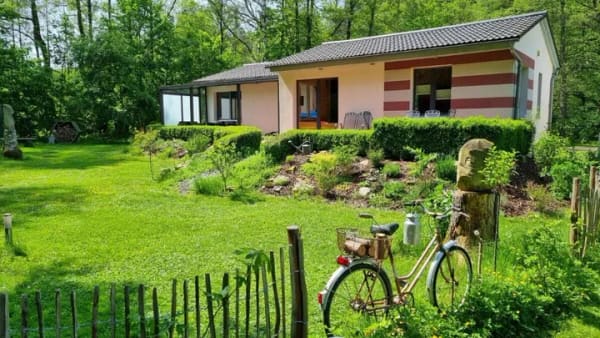 Immobilie in Friedrichroda - LUXURIÖSES FERIENHAUS INMITTEN DER NATUR - KOMPLETT EINGERICHTET - Bild 0