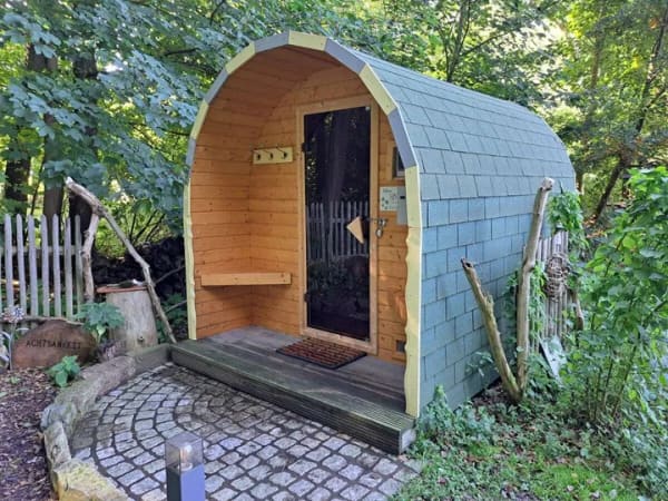Immobilie in Friedrichroda - LUXURIÖSES FERIENHAUS INMITTEN DER NATUR - KOMPLETT EINGERICHTET - Bild 3
