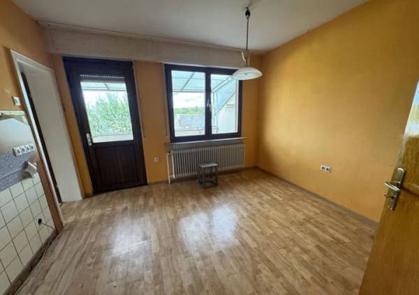 Immobilie in Höhr-Grenzhausen - Großzügiges freistehendes Einfamilienhaus mit Garage, Balkon und Werkstatt in ruhiger Wohnlage  - Bild 4