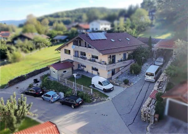 Immobilie in Kollnburg - Geräumiges Einfamilienhaus mit Einliegerwohnung - Bild 0