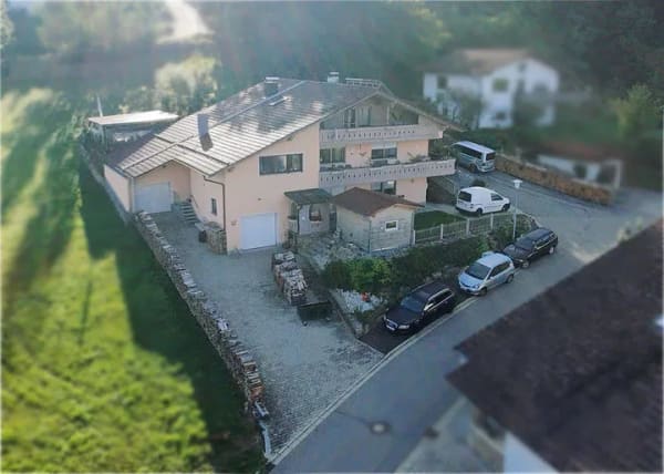 Immobilie in Kollnburg - Geräumiges Einfamilienhaus mit Einliegerwohnung - Bild 1