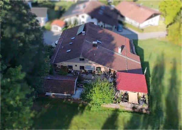 Immobilie in Kollnburg - Geräumiges Einfamilienhaus mit Einliegerwohnung - Bild 2
