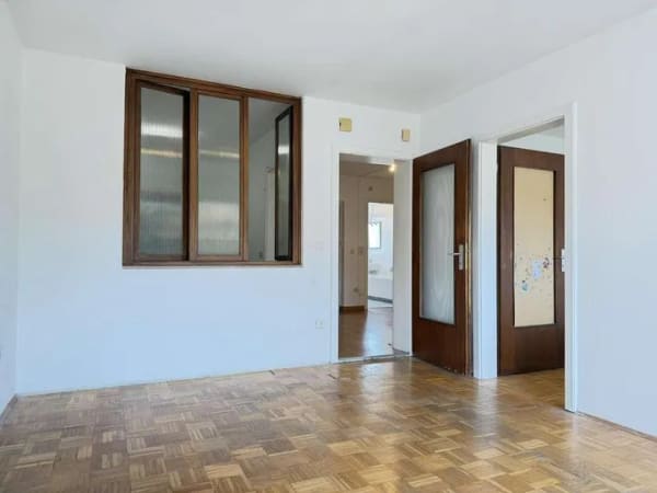 Immobilie in Unterhaching - Leerstehende 2,5-Zimmer-Whg - 1A-Lage in Unterhaching, provisionsfrei & leichter Renovierungsbedarf - Bild 3