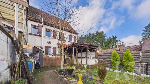 Immobilie in Spiesen-Elversberg - Sanierungsobjekt mit Garten und Carport in zentraler Lage von Spiesen-Elversberg - Bild 0