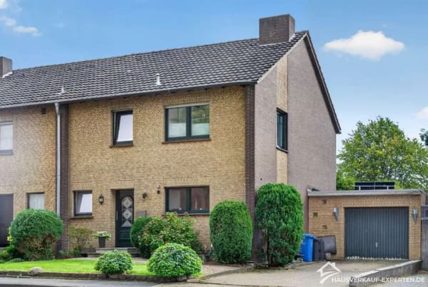Immobilie in Hamminkeln - Familienfreundliches Reihenendhaus mit großem Garten und Kamin - Bild 0