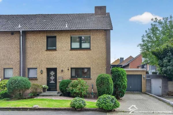 Immobilie in Hamminkeln - Familienfreundliches Reihenendhaus mit großem Garten und Kamin - Bild 1