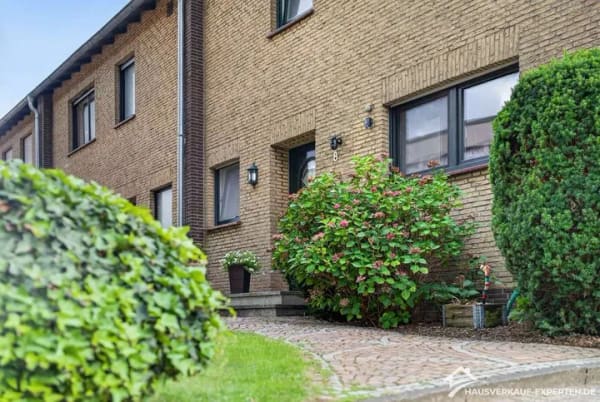 Immobilie in Hamminkeln - Familienfreundliches Reihenendhaus mit großem Garten und Kamin - Bild 2