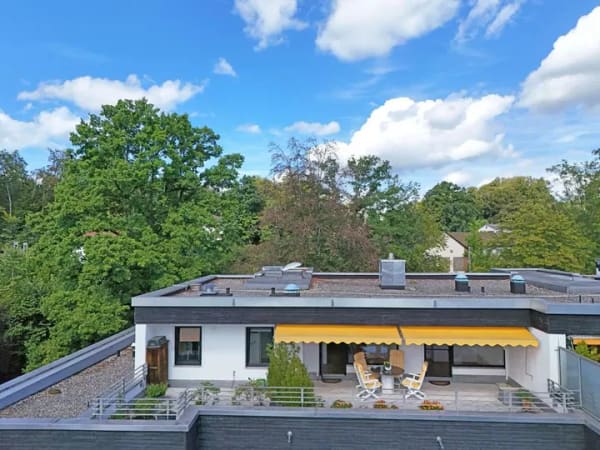 Immobilie in Pöcking - Dachterrassenwohnung mit Blick ins Grüne und Seenähe in Pöcking - Bild 0