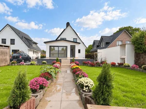 Immobilie in Ellerbek - Komplett saniertes Haus für die gesamte Familie inkl. Gästehaus im Garten! - Bild 0