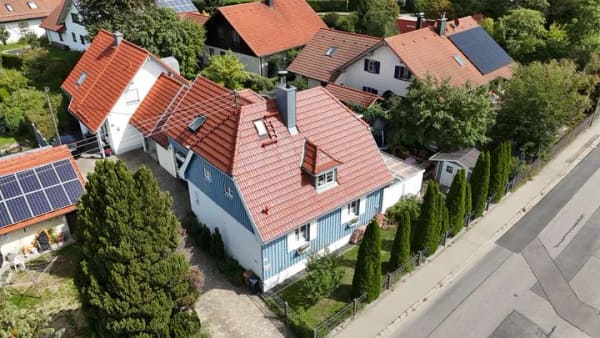 Immobilie in Mauerstetten - charmant saniertes Einfamilienhaus in Ortsmitte - Carport - Garten - EBK - Bild 1