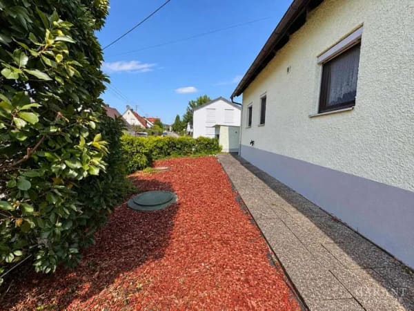 Immobilie in Horgau - Gemütliches Einfamilienhaus mit Garten, Garage und Gestaltungspotenzial in Horgau-Auerbach - Bild 1