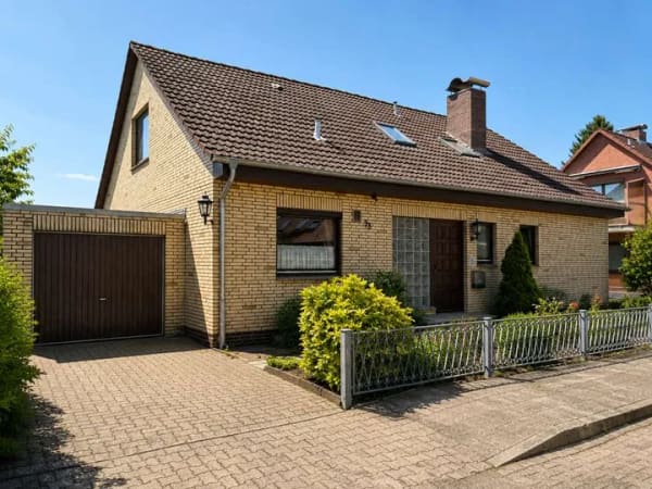 Immobilie in Ratzeburg - Freies Einfamilienhaus in Sackgassenlage mit viel Platz und sonnigem Grundstück - Bild 0
