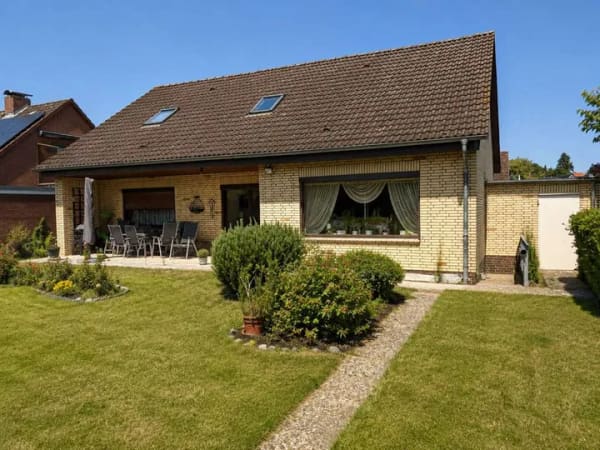 Immobilie in Ratzeburg - Freies Einfamilienhaus in Sackgassenlage mit viel Platz und sonnigem Grundstück - Bild 1