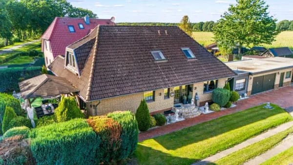 Immobilie in Loxstedt - Loxstedt - Traumhaftes Zuhause mit Platz für zwei Generationen und Pferdehaltung - Bild 1
