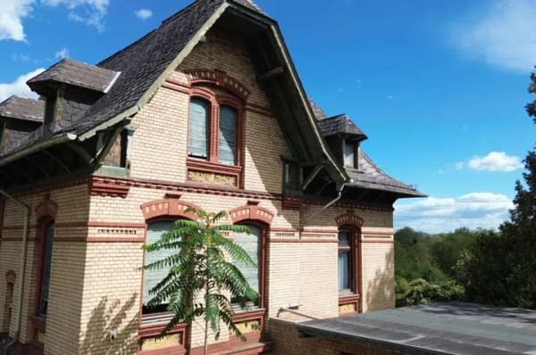 Immobilie in Walluf - Historische Villa mit besonderem Charakter und großzügigem Raumangebot - Bild 1