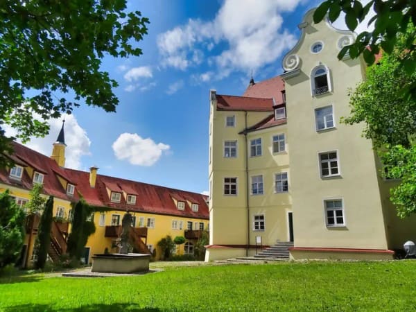 Immobilie in Erolzheim - Romantische Schloßwohnung mit atemberaubendem Fernblick - Bild 0