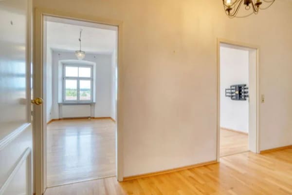 Immobilie in Erolzheim - Romantische Schloßwohnung mit atemberaubendem Fernblick - Bild 1