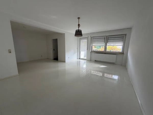 Immobilie in Reichenberg - Attraktive 3-Zimmer-Wohnung mit Balkon in ruhiger Wohnlage von Reichenberg - Bild 2
