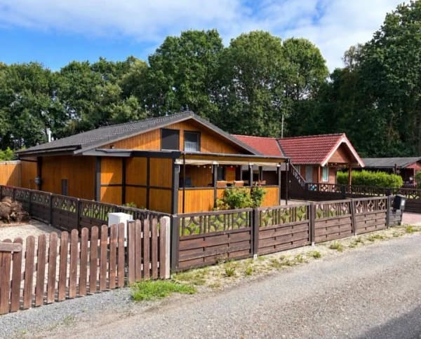 Immobilie in Holste - Wohnen am Stedener See - charmantes Haus mit überdachter Terrasse und viel Platz - Bild 1
