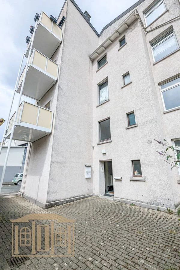 Immobilie in Wuppertal - Kapitalanlage mit Substanz: Gründerzeit-Eckhaus mit Ladenlokal, drei Wohnungen und zwei Garagen - Bild 4
