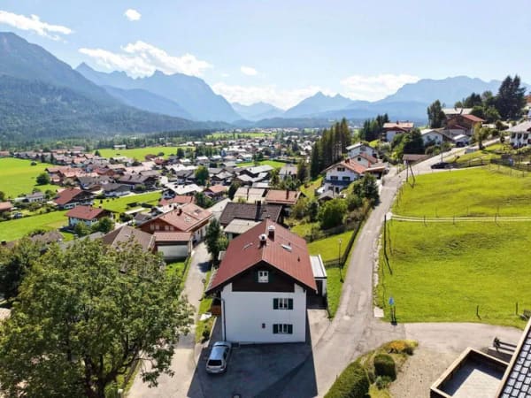 Immobilie in Wallgau - 3-Parteienhaus oder Eigenheim mit Vermietungsmöglichkeit - Bild 1