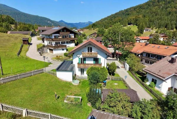 Immobilie in Wallgau - 3-Parteienhaus oder Eigenheim mit Vermietungsmöglichkeit - Bild 2