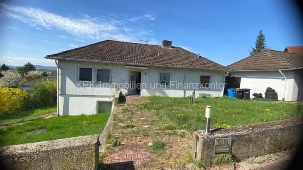 Immobilie in Niedenstein - Viel Raum für Ihre Ideen - Großzügiges Haus mit Dachboden auf 882 m² Grundstück in Niedenstein - Bild 0