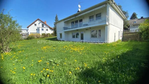 Immobilie in Niedenstein - Viel Raum für Ihre Ideen - Großzügiges Haus mit Dachboden auf 882 m² Grundstück in Niedenstein - Bild 1