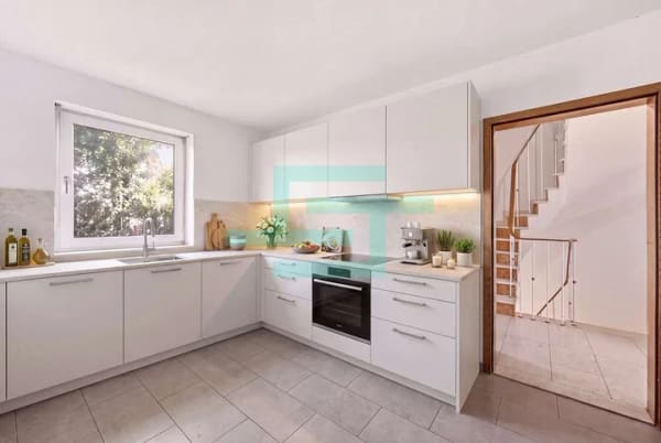 Immobilie in Neufahrn bei Freising - Familienfreundliches Reihenmittelhaus mit 175 m²  Wohn- und Nutzfläche, Garten, Balkon & Garage - Bild 1