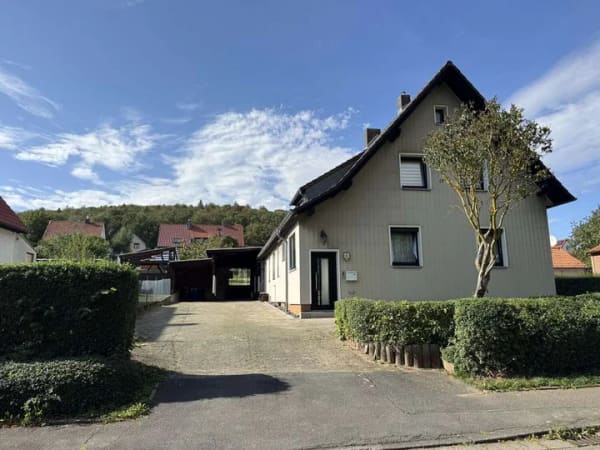 Immobilie in Hahausen - Reizvolles Einfamilienhaus mit sanierter Einliegerwohnung und sonnigem Grundstück in ruhiger Lage - Bild 1