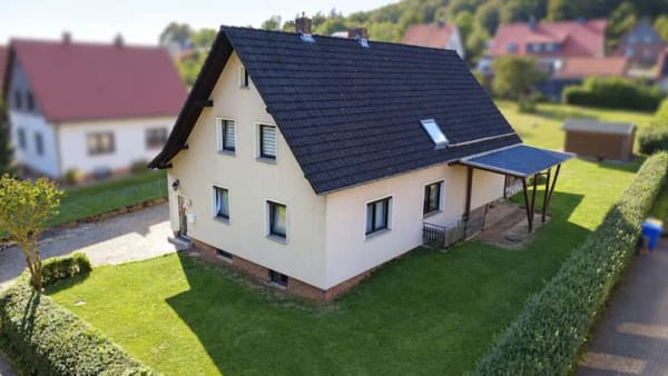 Immobilie in Hahausen - Reizvolles Einfamilienhaus mit sanierter Einliegerwohnung und sonnigem Grundstück in ruhiger Lage - Bild 2