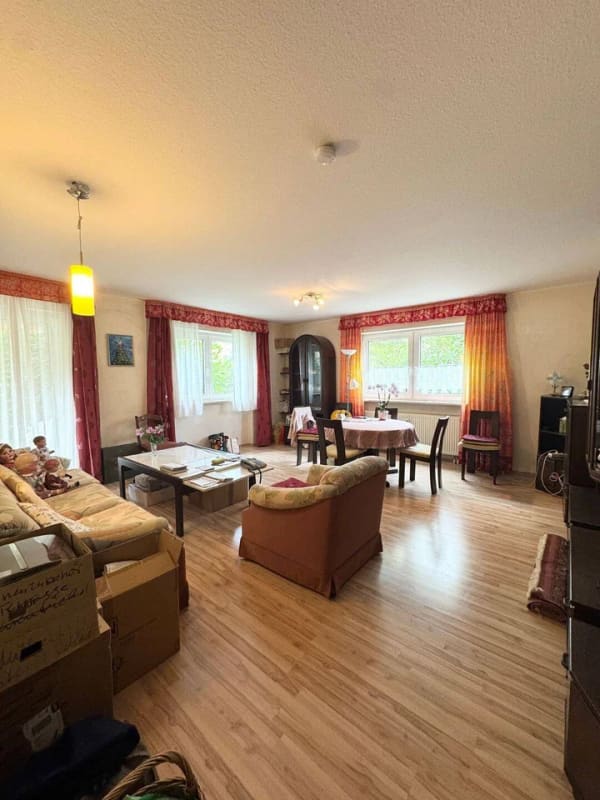 Immobilie in Feucht - Gepflegte 3 Zimmer Erdgeschosswohnung mit Gartenanteil, Garage und Einbauküche - Bild 2