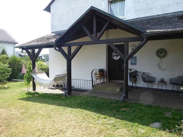 Immobilie in Selbitz - Vielseitiges Ein- bis Zweifamilienhaus mit schönem Garten in ruhiger Lage von Selbitz - Bild 1