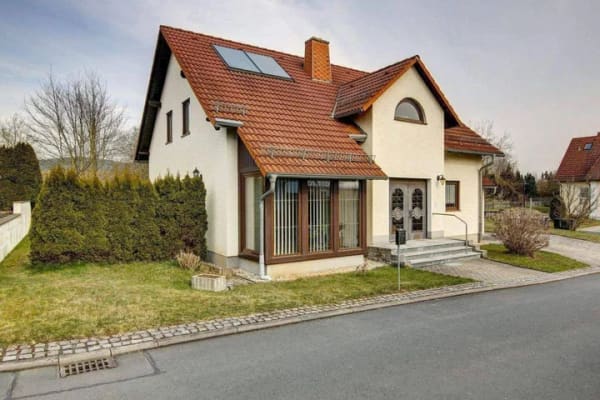 Immobilie in Pößneck - EFH Haus Einfamilienhaus in ruhiger Lage | Garten | Garage | Kamin | Keller | Küche EBK  - Bild 2