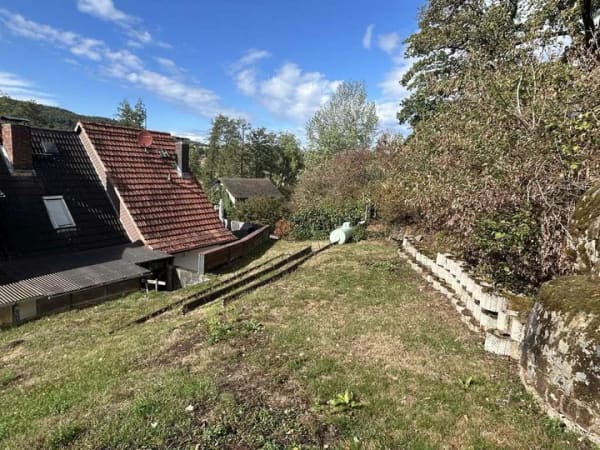 Immobilie in Reichelsheim (Odenwald) - Optimal für Hand- und Heimwerker - Renovierungsbedürftige DHH mit schöner Dachterrasse und Garten - Bild 2