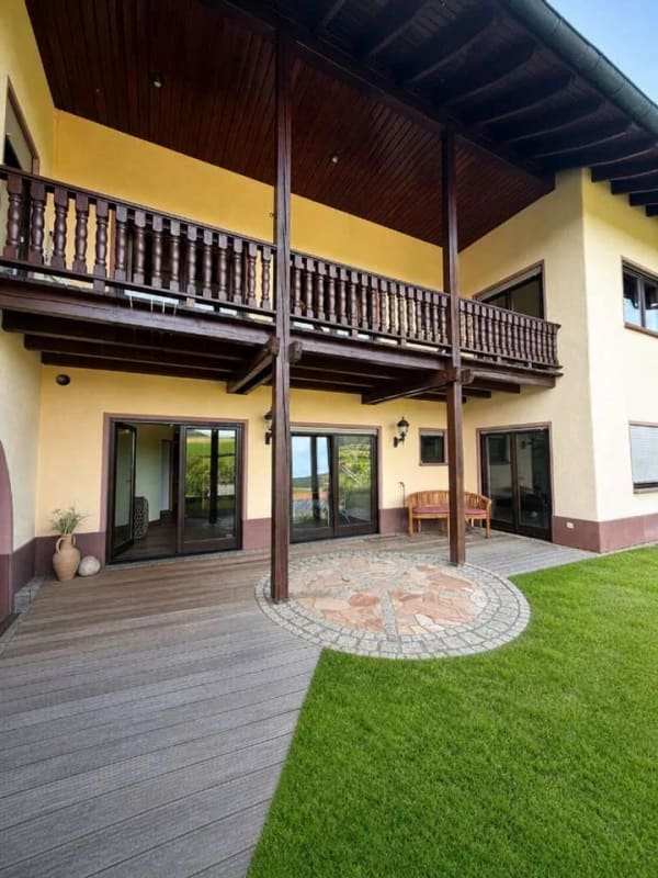 Immobilie in Blankenbach - Architektenvilla in ruhiger Hanglage mit Wellnessbereich und Koiteich - Bild 1