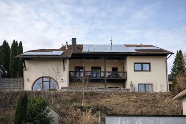 Immobilie in Blankenbach - Architektenvilla in ruhiger Hanglage mit Wellnessbereich und Koiteich - Bild 3