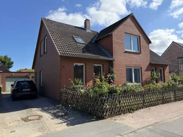 Immobilie in Heikendorf - Sanierungsbedürftiges Mehrfamilienhaus mit zusätzlichem Bauplatz für Ihr Traumhaus - Bild 0