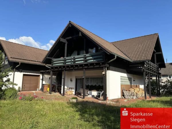 Immobilie in Kreuztal - Großzügiges Raumwunder mit Garagen & ebenem Grundstück in beliebter Lage von Kreuztal-Littfeld - Bild 0