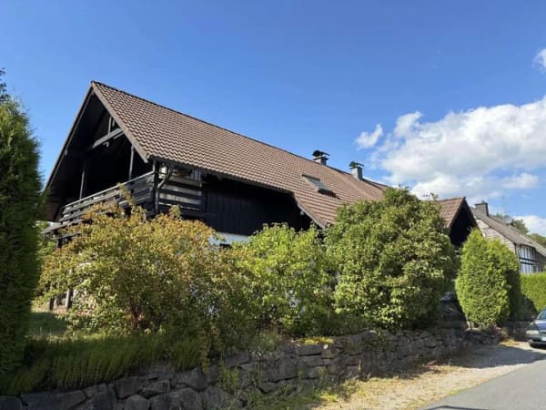Immobilie in Kreuztal - Großzügiges Raumwunder mit Garagen & ebenem Grundstück in beliebter Lage von Kreuztal-Littfeld - Bild 3