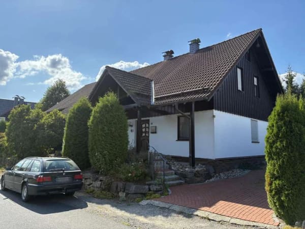 Immobilie in Kreuztal - Großzügiges Raumwunder mit Garagen & ebenem Grundstück in beliebter Lage von Kreuztal-Littfeld - Bild 4