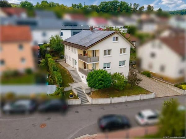 Immobilie in Obrigheim - Obrigheim: Gepflegtes Zweifamilienhaus mit zwei Wohnungen, Garten und traumhaftem Weitblick! - Bild 0