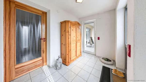 Immobilie in Obrigheim - Obrigheim: Gepflegtes Zweifamilienhaus mit zwei Wohnungen, Garten und traumhaftem Weitblick! - Bild 1