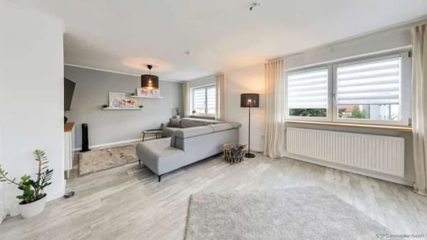 Immobilie in Obrigheim - Obrigheim: Gepflegtes Zweifamilienhaus mit zwei Wohnungen, Garten und traumhaftem Weitblick! - Bild 3