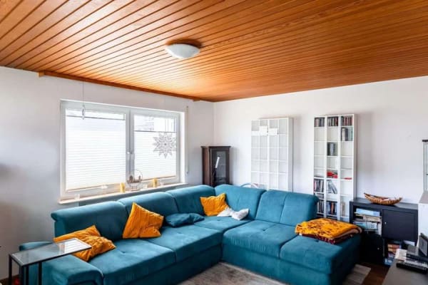 Immobilie in Gärtringen - Modernisierte 4-Zimmer-Wohnung mit Hauscharakter, zusätzlichem Arbeitszimmer, Garten und Garage - Bild 1