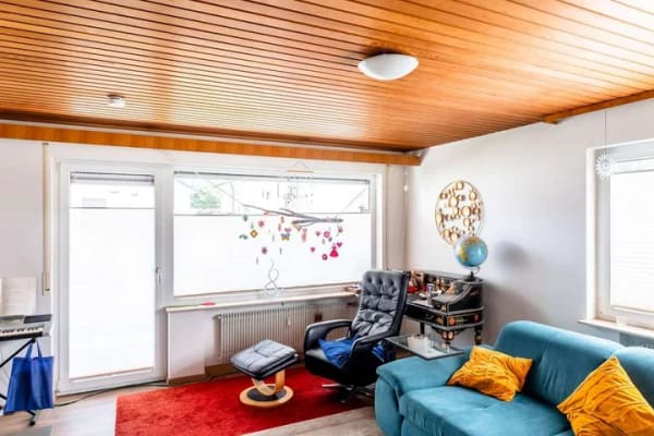 Immobilie in Gärtringen - Modernisierte 4-Zimmer-Wohnung mit Hauscharakter, zusätzlichem Arbeitszimmer, Garten und Garage - Bild 2