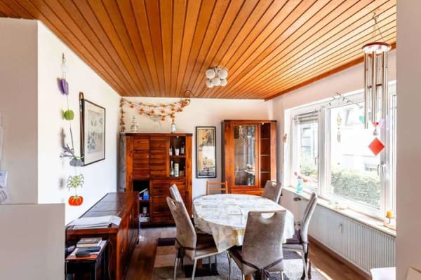 Immobilie in Gärtringen - Modernisierte 4-Zimmer-Wohnung mit Hauscharakter, zusätzlichem Arbeitszimmer, Garten und Garage - Bild 3