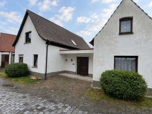 Immobilie in Hergisdorf - Großzügiges Einfamilienhaus mit Garage und vielseitiger Raumaufteilung - Bild 1