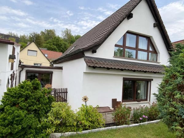Immobilie in Hergisdorf - Großzügiges Einfamilienhaus mit Garage und vielseitiger Raumaufteilung - Bild 2