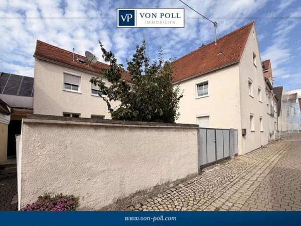 Immobilie in Wemding - Bezugsfertiges Altstadthaus mit Pkw-Stellplatz und gemütlicher Terrasse im geschützten Innenhof - Bild 0